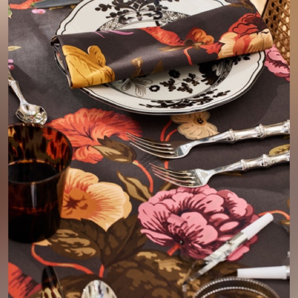 TUCKERNUCK HOME Baroque Floral Tablecloth NWOT - Picture 4 of 10